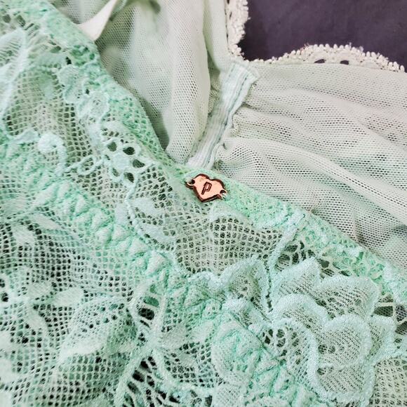 PINK VS | Mint Green Lace Bralette - Picture 6 of 6